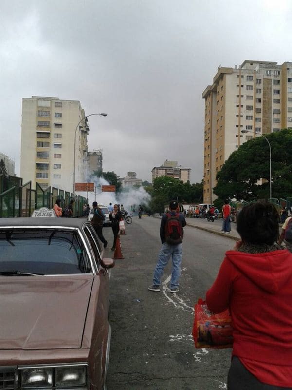 Policía chavista reprimió una protesta contra el decreto de Nicolás Maduro