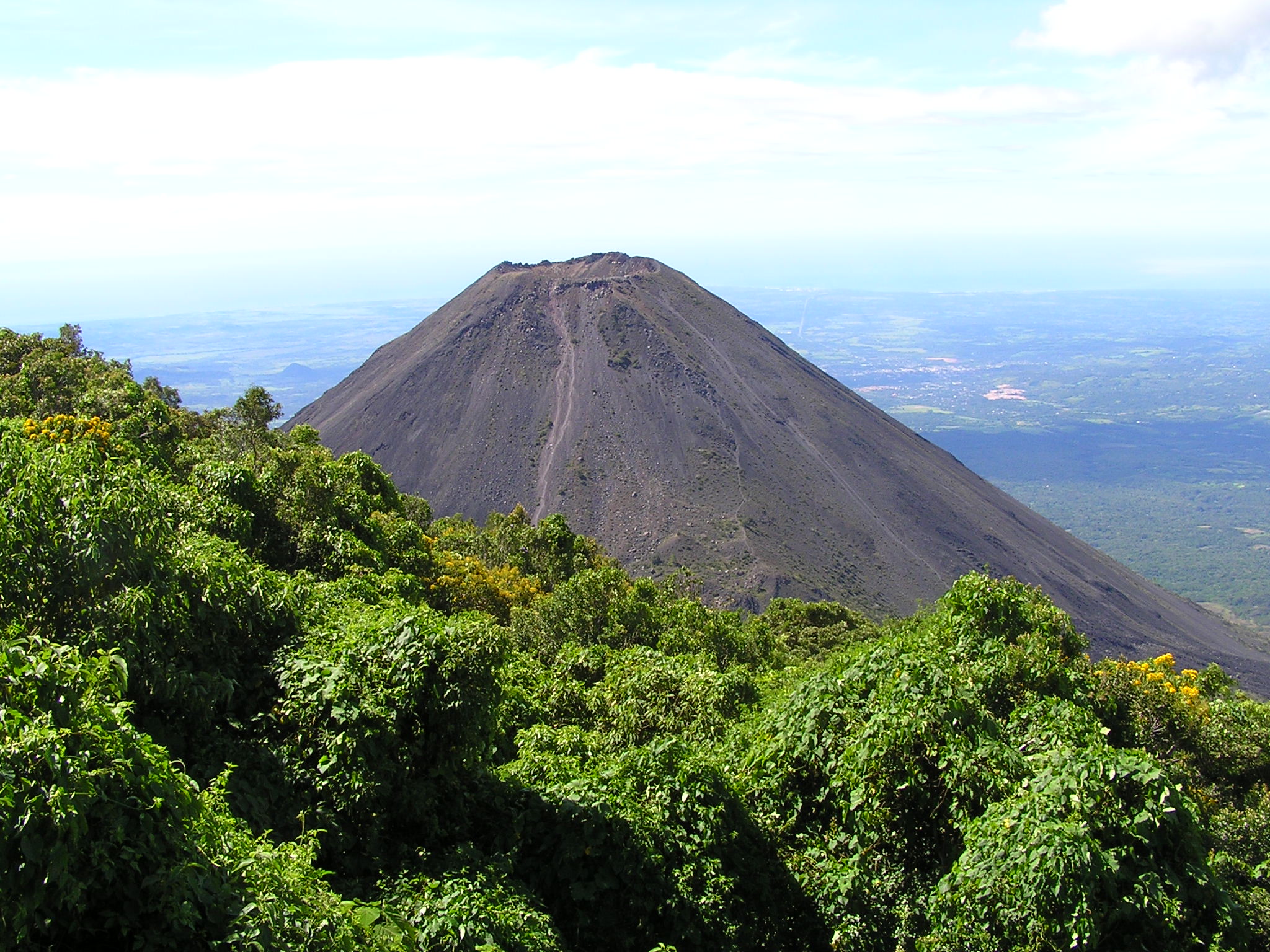 Alta susceptibilidad a deslizamientos en las zonas del volcán de Santa Ana y del volcán de Apaneca