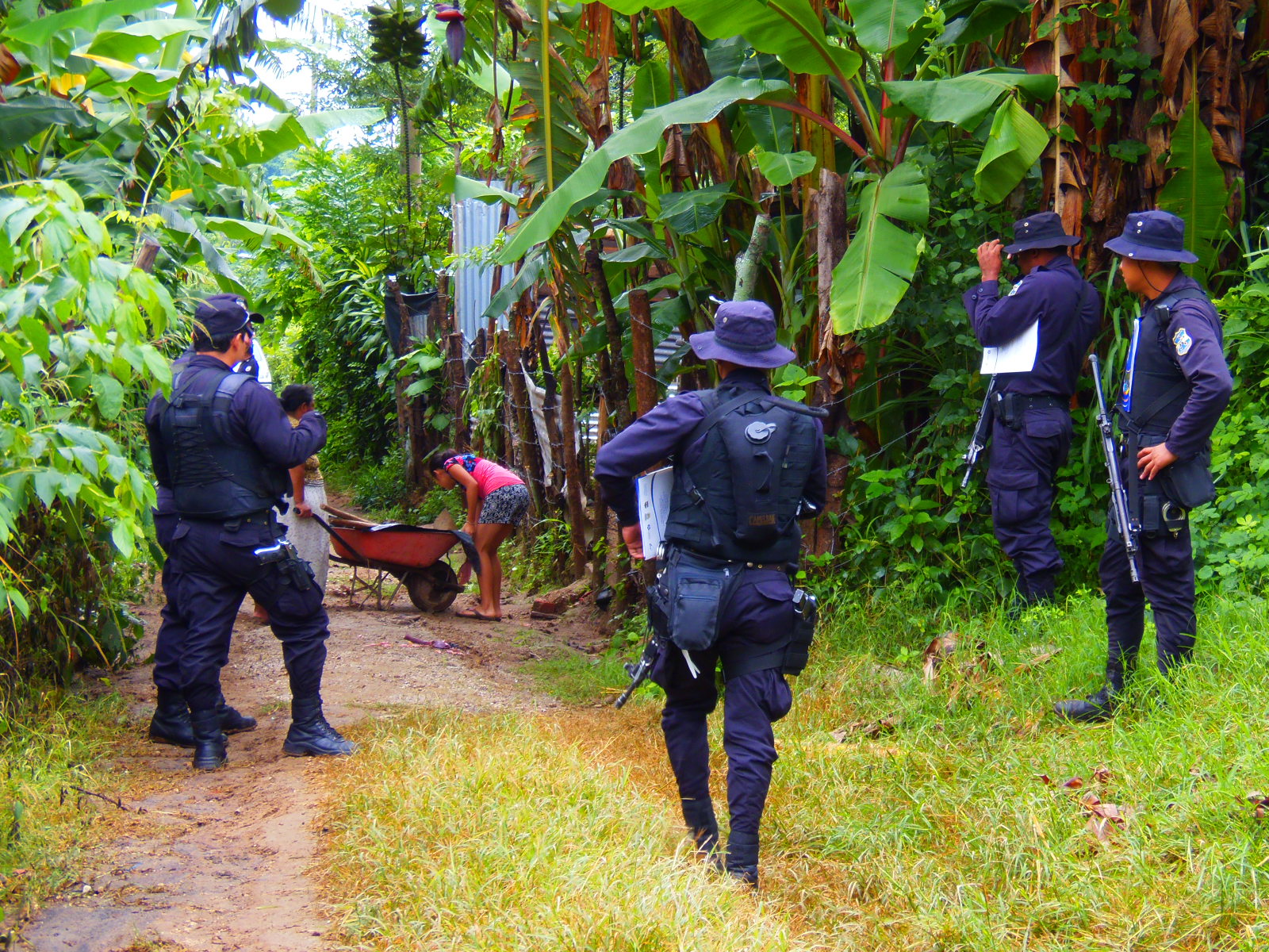 Policía realizó operativo casa por casa en cantón Primavera