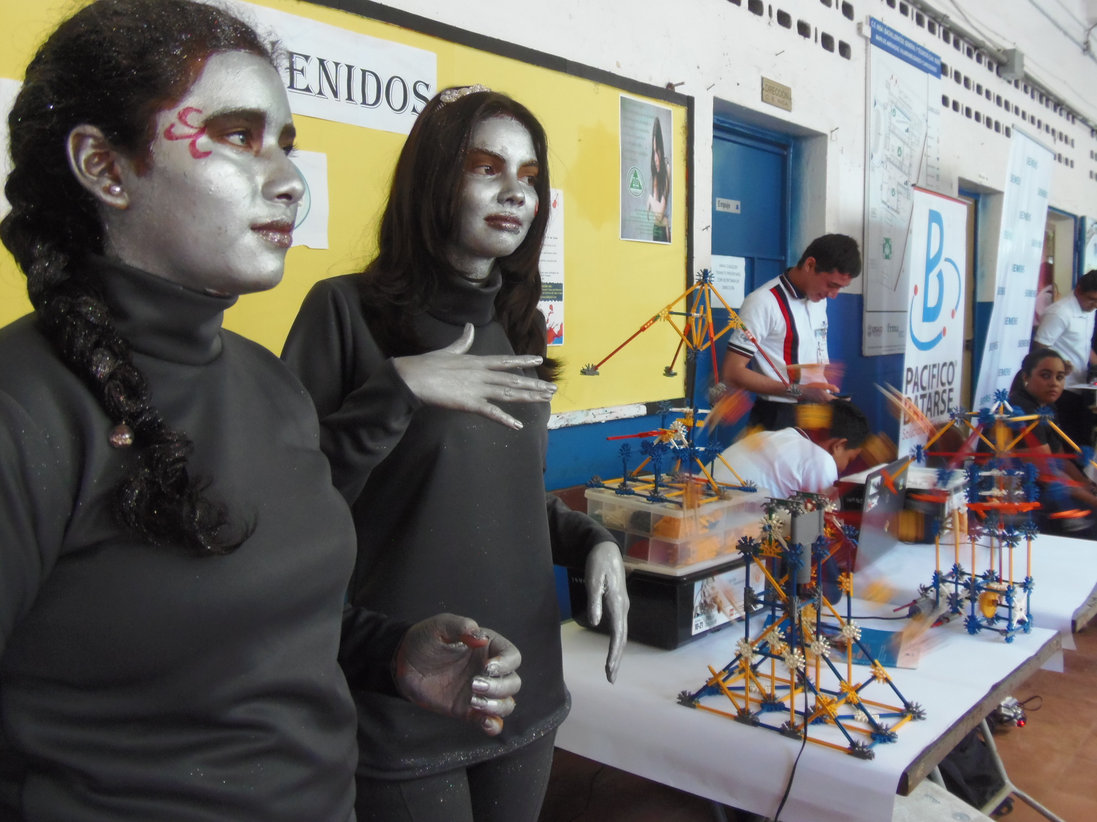 Jóvenes de C. E INSA participan en la Tercera Feria Robótica Educativa