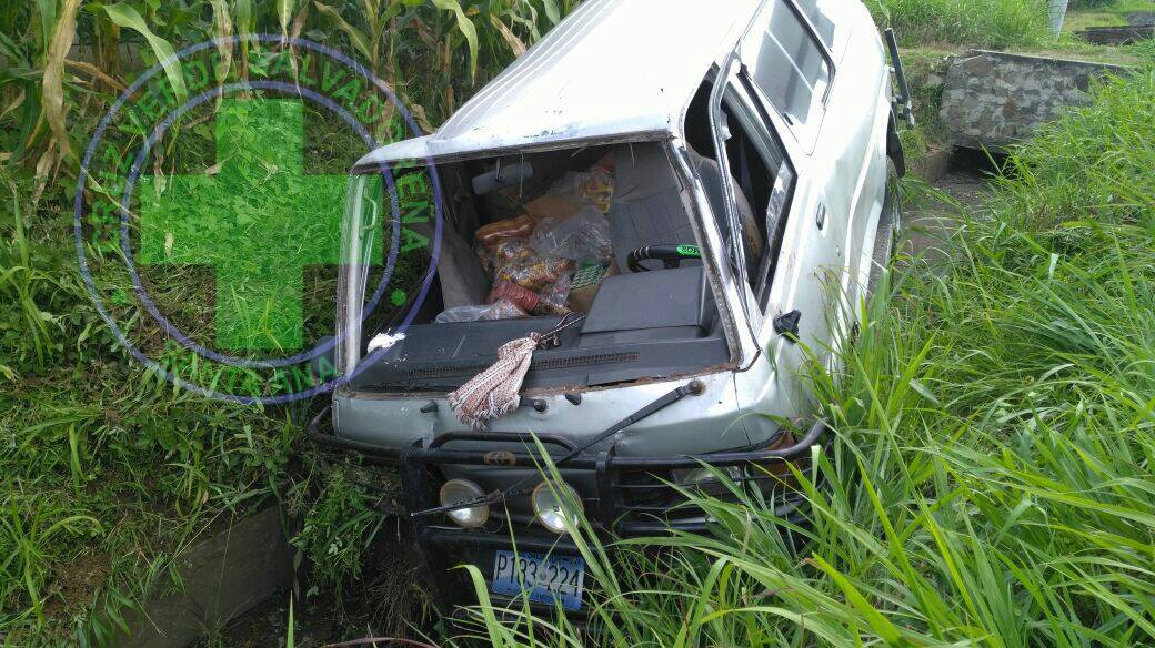 Dos personas fueron envestidas por un vehículo sobre la carretera a Chalchuapa