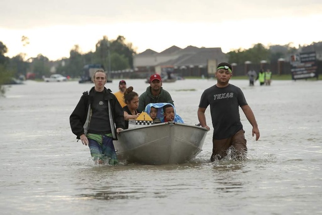 Indocumentados que han sido víctimas de las inundaciones en Texas no serán arrestados