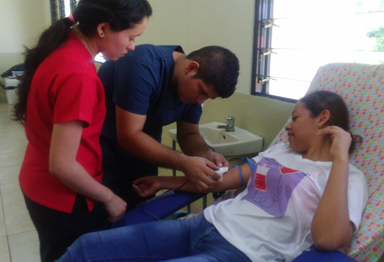 Banco de Sangre y estudiantes de enfermería desarrollan campaña de hemodonación
