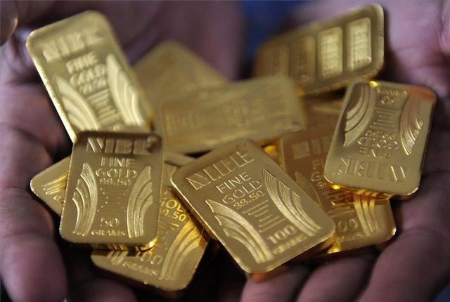 Los inversores se refugian en el oro y presionan su valor al alza
