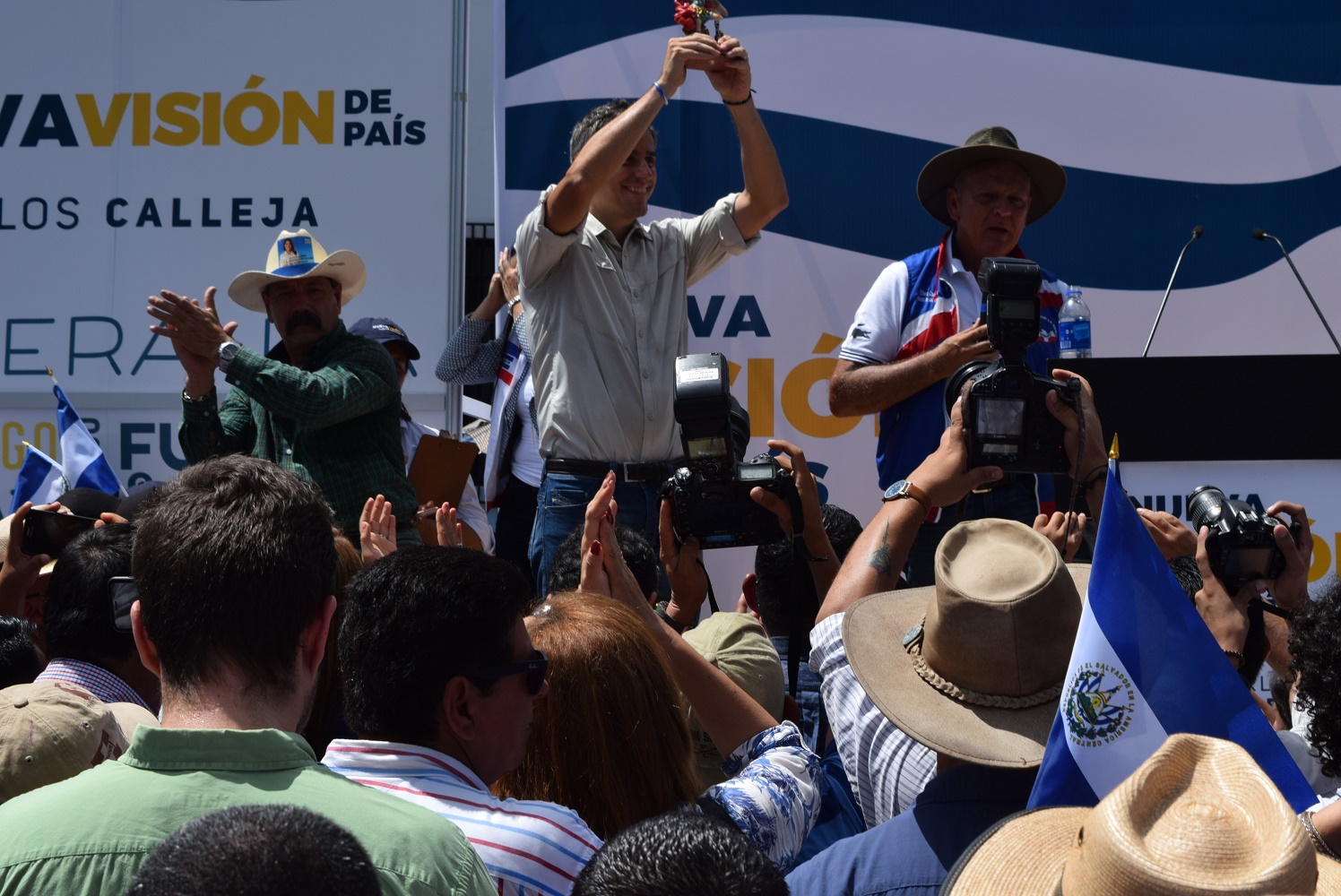 Carlos Callejas anuncia su inscripción como pre candidato a la presidencia de El Salvador