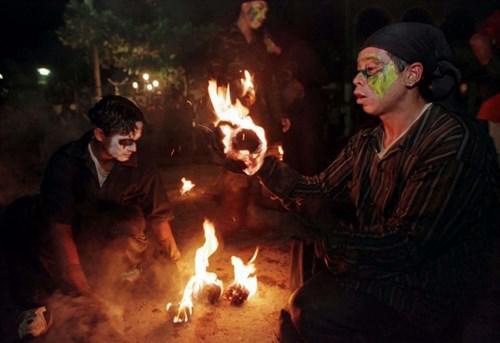 ¿Conoces el tradicional festival de las ‘Bolas de Fuego’ de El Salvador?