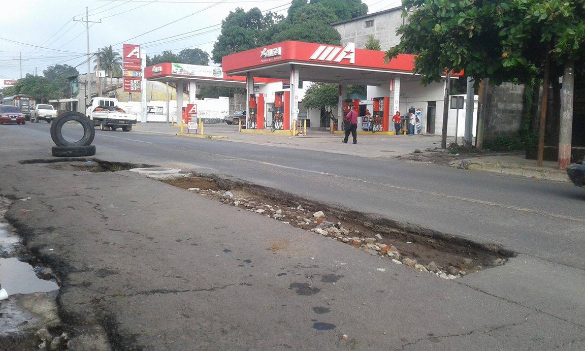 Lugareños solicitan reparación de cárcava en la calle Aldea San Antonio
