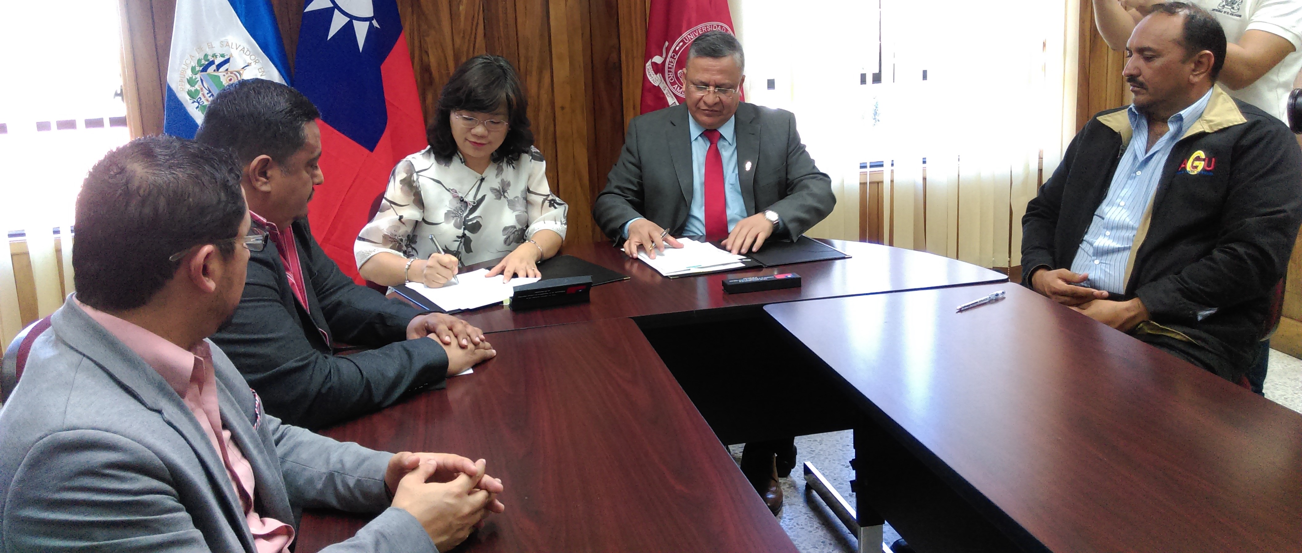 Universidad Nacional de Chengchi de Taiwán y Universidad de El Salvador firman Memorándum de Entendimiento