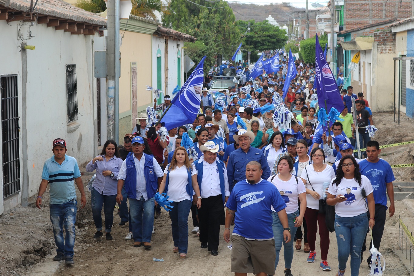 La Aplanadora Azul fue denominada el cierre de campaña por el PCN en Metapán