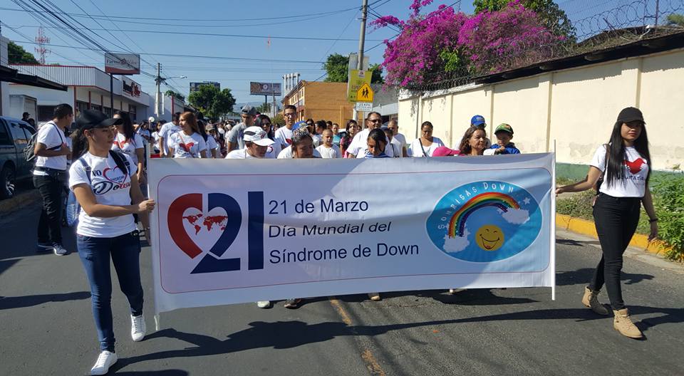 Con una caminata conmemoran el día mundial del Síndrome Down