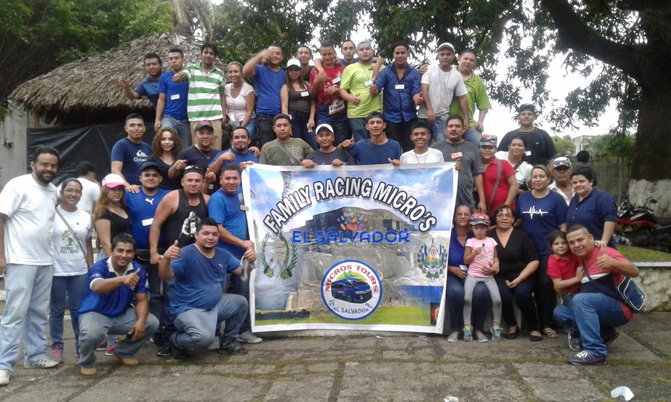Salvadoreños apoyando a las familias afectadas por la erupción del Volcán de Fuego en Guatemala