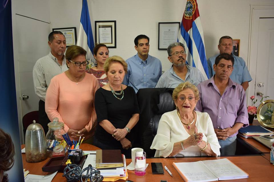 Milena de Escalón explica la situación de bonos que recibían los empleados municipales