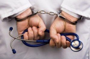 Médico septuagenario condenado a seis años de prisión por violación