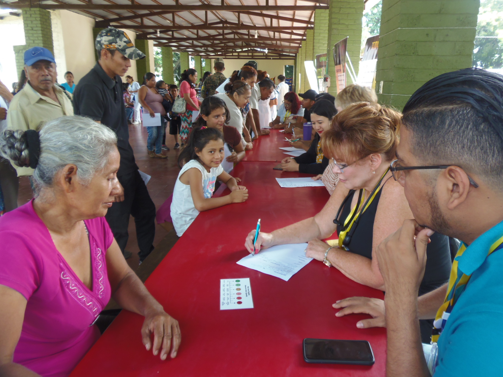 Santanecos beneficiados con Brigada Medica, organizada por Club Rotario Santa Ana.