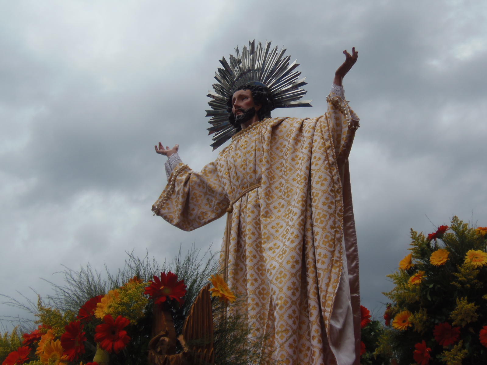 Divino Salvador del Mundo visita a la patrona de Santa Ana durante sus festejos