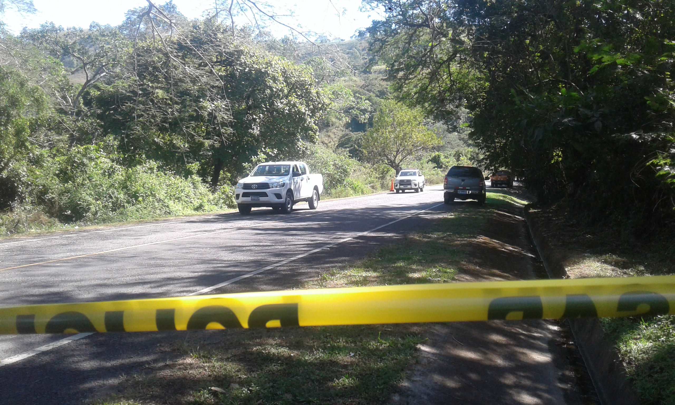 Encuentran dos cuerpos sin vida en la carretera de Santa Ana a San Pablo Tacachico