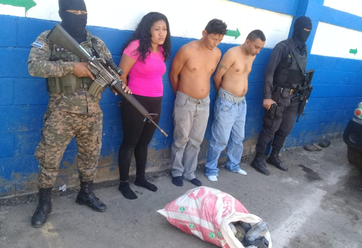 Capturan a traficantes de droga tras persecución
