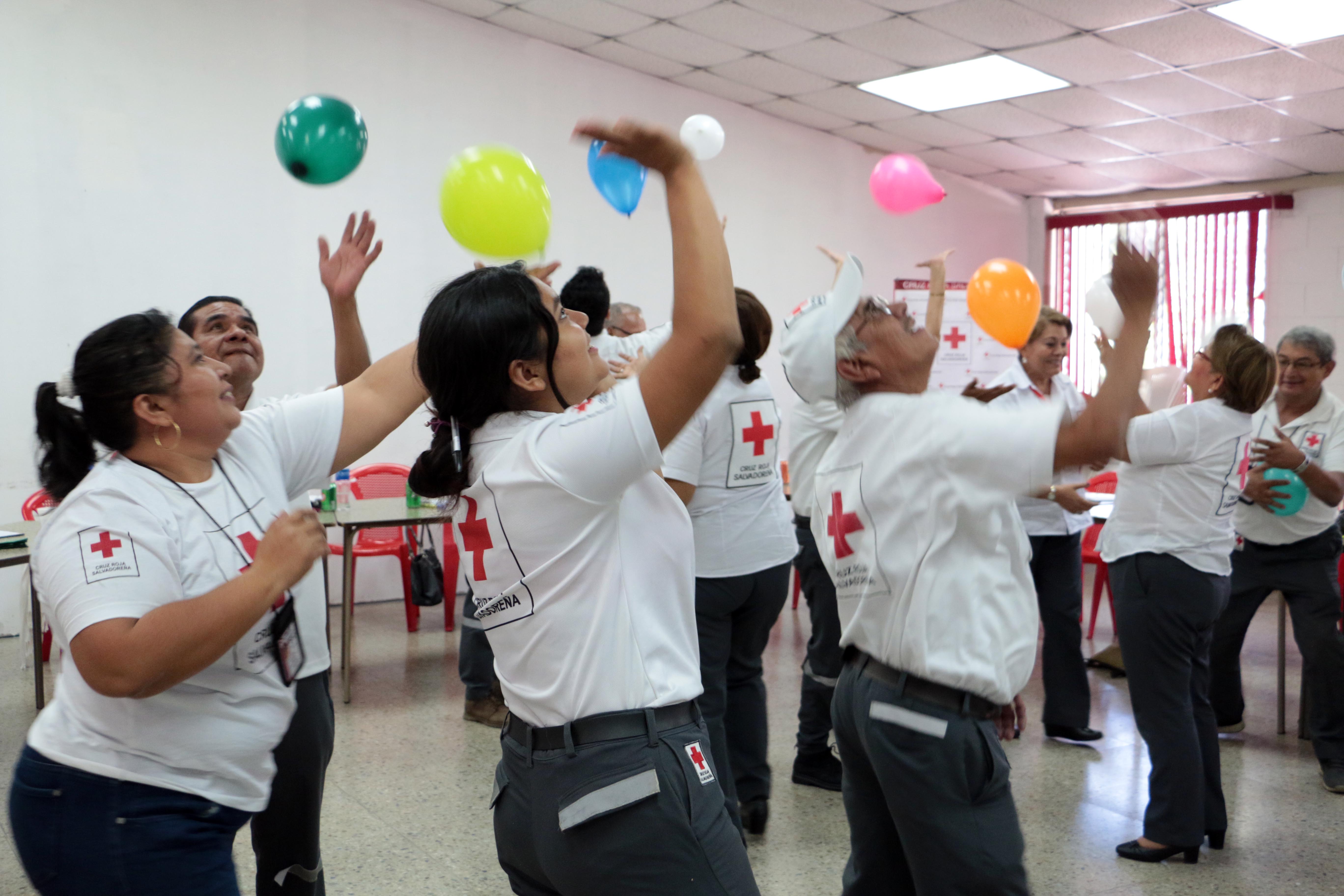 Realizan taller de apoyo psicosocial a voluntarios para Cruz Roja Salvadoreña
