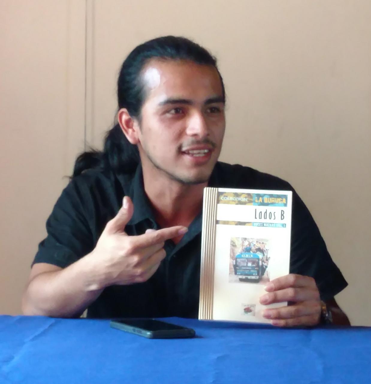 Nuevos exponentes de la narrativa salvadoreña lanzan su libro en la Biblioteca Legislativa