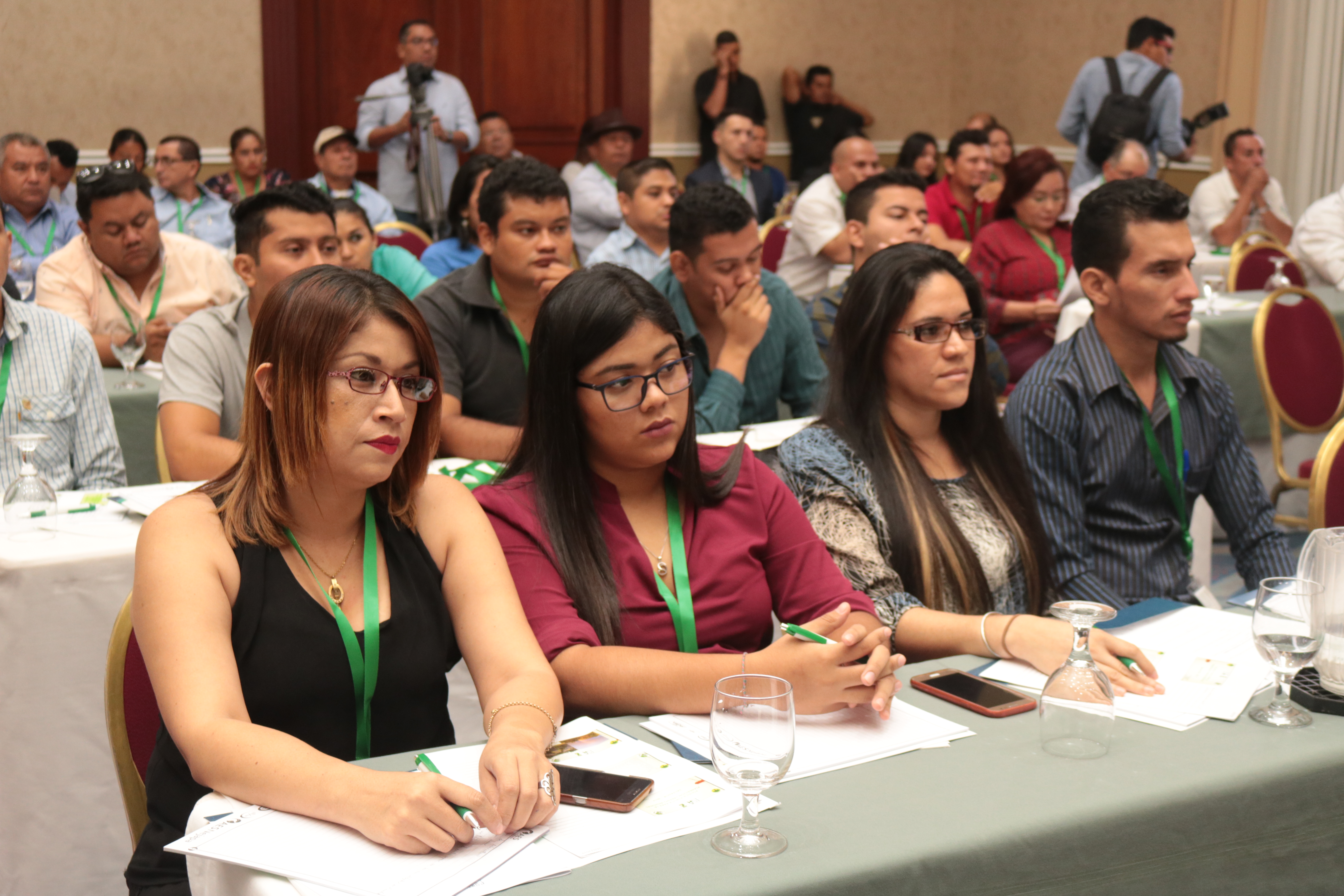 AES El Salvador realiza seminario de Arboricultura Urbana