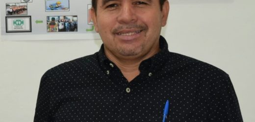 Hugo Flores :  En busca del Desarrollo de Santa Rosa Guachipilin