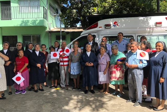 Japón entrega Ambulancia a Beneficio de Hogar de Ancianos