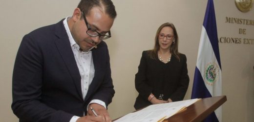 Cancillería juramenta a nuevo embajador de El Salvador ante la Unión Europea