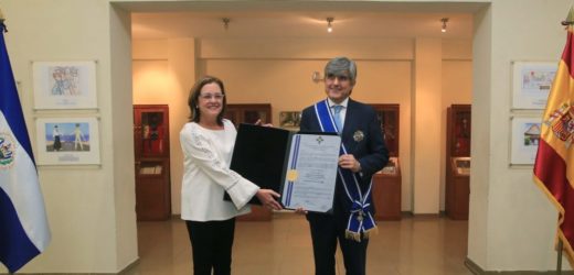 Gobierno de El Salvador condecora al Embajador del Reino de España con la orden José Matías Delgado
