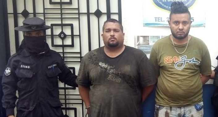 Policías rurales detiene a dos hombres que hurtaron vehículo en Cuscatlán