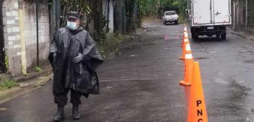 Policía mantiene controles vehiculares en Soyapango ante emergencia por coronavirus y temporal
