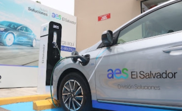 AES El Salvador y Texaco inauguran electrolinera