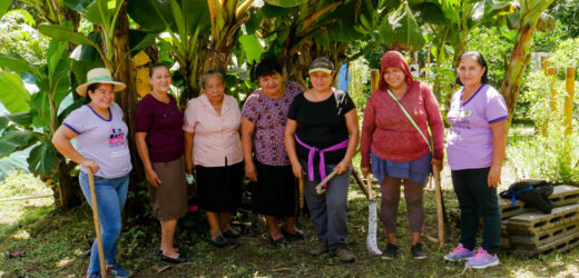 Mujeres rurales salvadoreñas se empoderan con sistema de ahorro comunitario