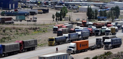 COVID-19: desbloquean paso de camiones entre Argentina y Chile