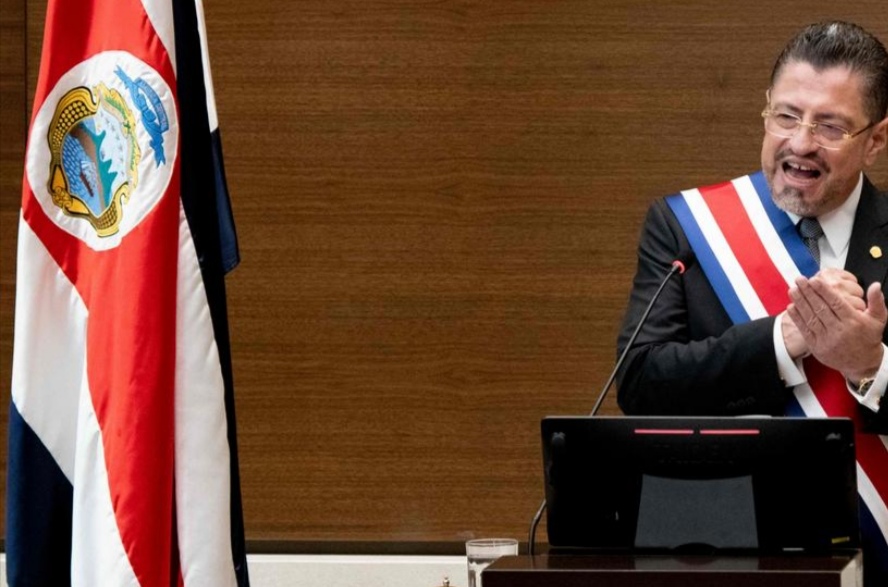 Rodrigo Chaves asume la presidencia de Costa Rica prometiendo “reconstruir” la economía