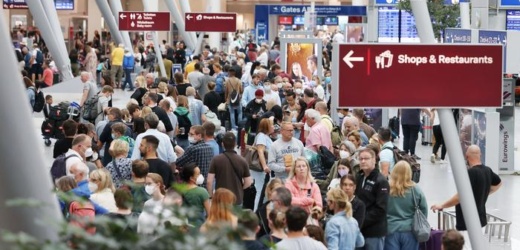 Vuelos cancelados y largas colas: caos en los aeropuertos europeos