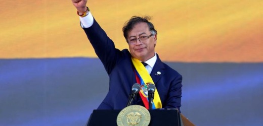 Gustavo Petro convoca a deponer las armas en Colombia