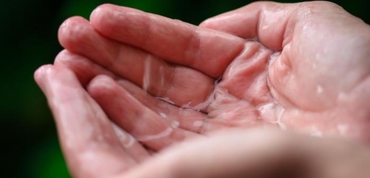 El agua de lluvia de toda la Tierra es insegura para beber debido a «sustancias químicas eternas»