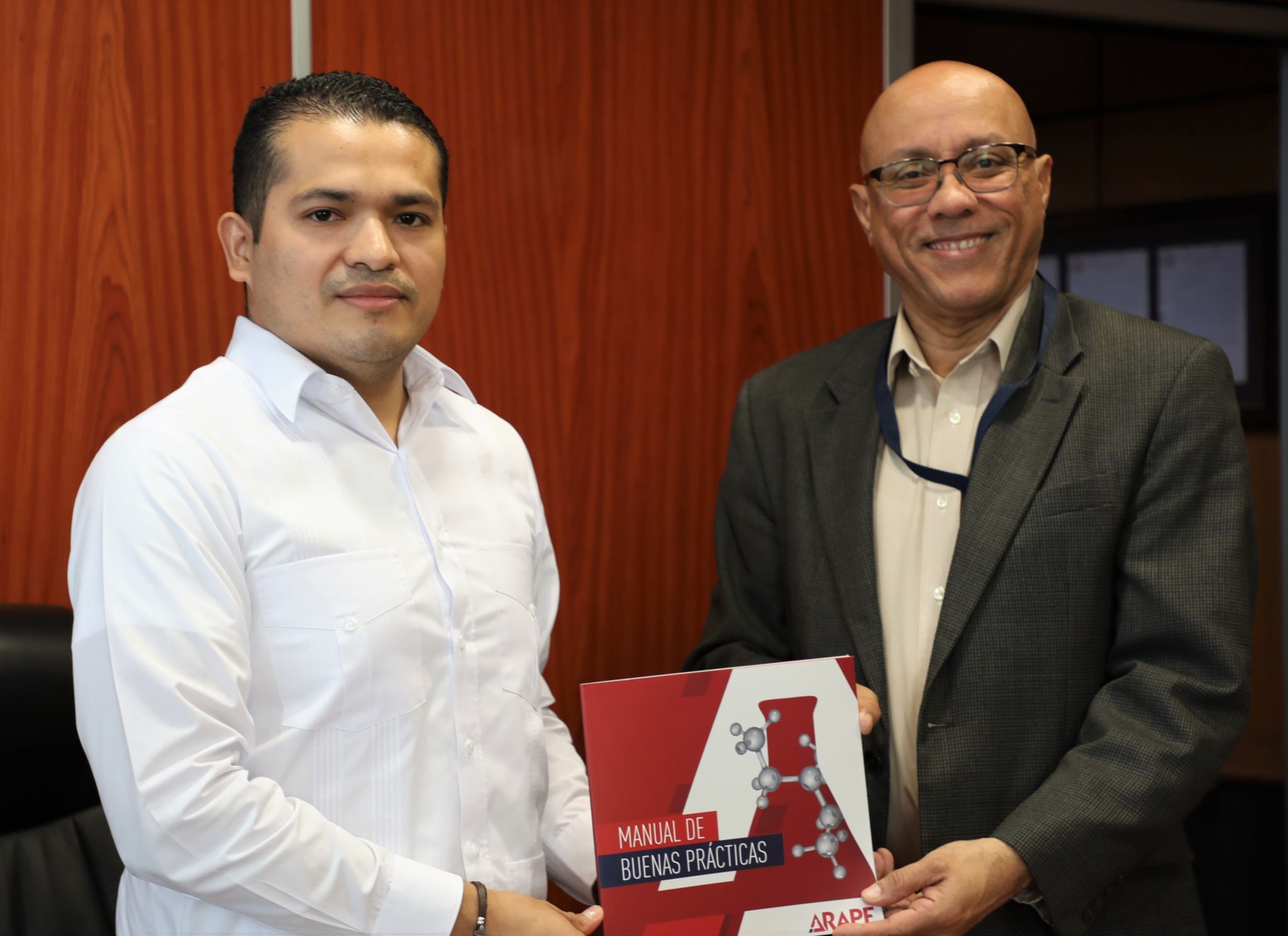 El Director de la Direccion Nacional de Medicamentos  en visita oficial en Republica Dominicana