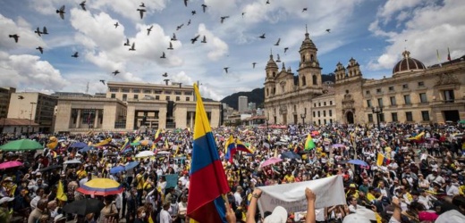 Petro enfrenta la primera jornada de protestas en Colombia