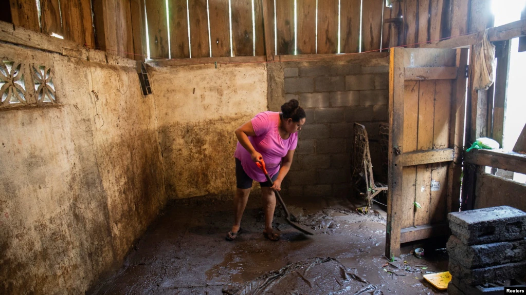 Julia se debilita pero remanentes podrían dejar inundaciones en Centroamérica y México