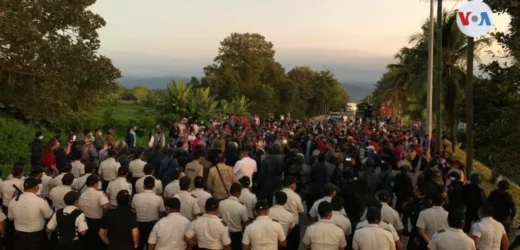 Caravana con unos 250 migrantes parte de Honduras rumbo a EEUU