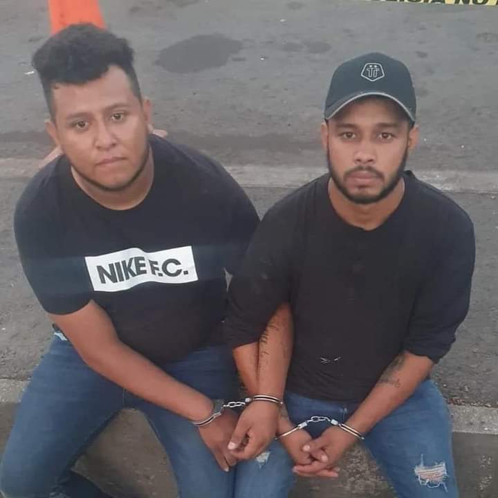 Guatemaltecos capturados en el Salvador transportando cien mil dolares en cocaina