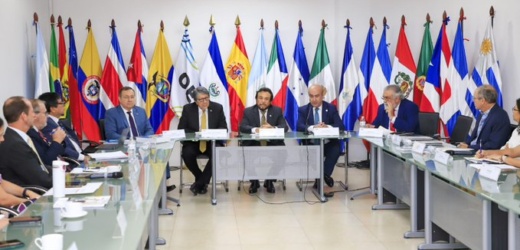 El Vicepresidente de la República de El Salvador, Sr. Félix Ulloa junto al Secretario General de la Organización de Estados Iberoamericanos, Sr. Mariano Jabonero dieron a conocer convenios entre ambas instituciones.