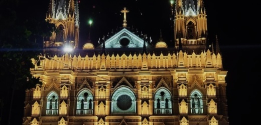 Catedral de Santa Ana se Ilumina y Embellece el Centro Historico