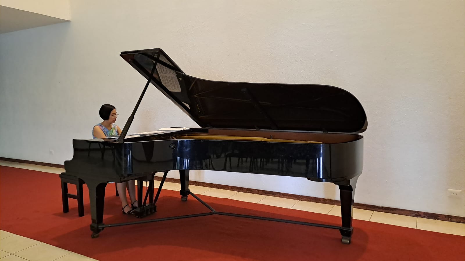 La pianista alemana Caroline Fischer se  presentó en El Salvador