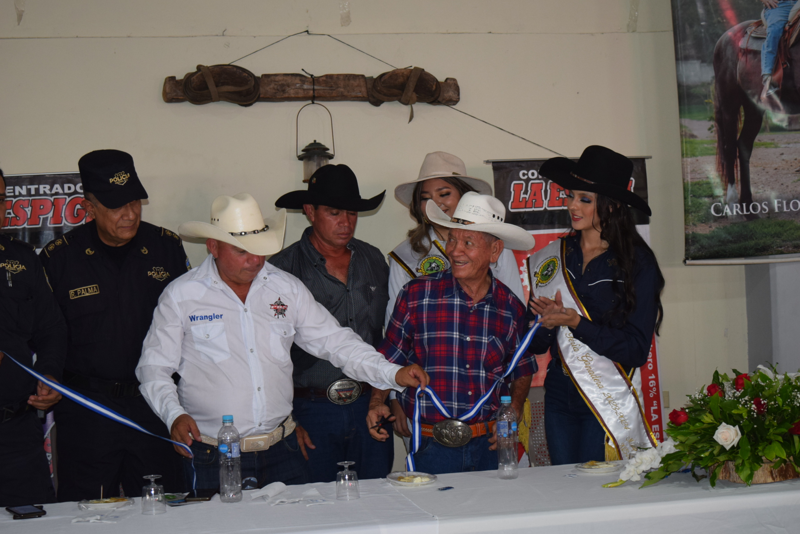 Inauguran Feria Ganadera de Metapan nominada a don Carlos Flores Quijada