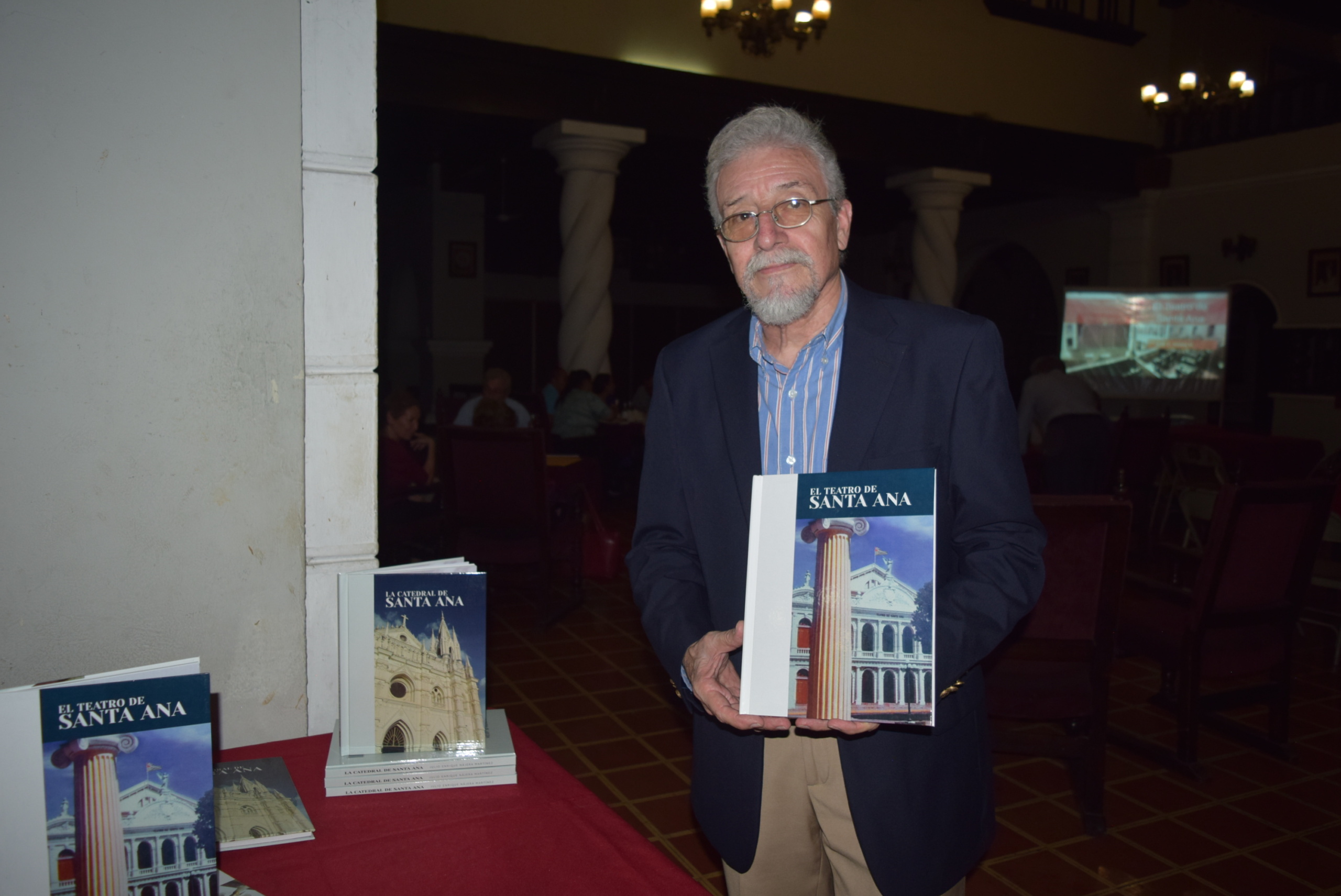 El Arq. Julio Nájera presentó su libro “El Teatro de Santa Ana” en Casino Santaneco