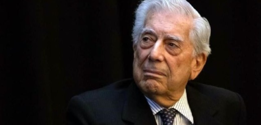 El escritor peruano Mario Vargas Llosa está hospitalizado con covid-19 en Madrid, dice su familia