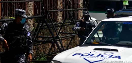 Policía de El Salvador captura a más agentes por extorsión