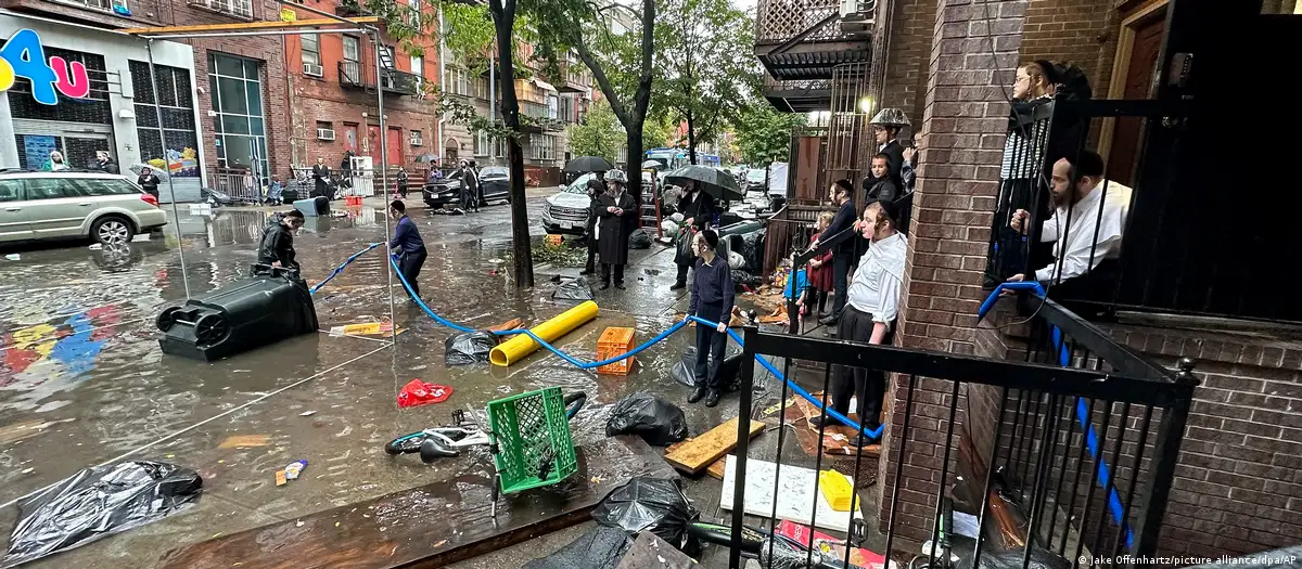 Intensas lluvias inundan y paralizan parcialmente Nueva York